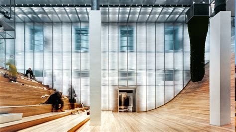 prada arquitectura|Prada epicenter nyc.